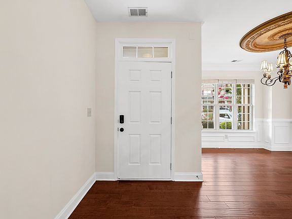 5th image of 1490 Primrose Park Rd