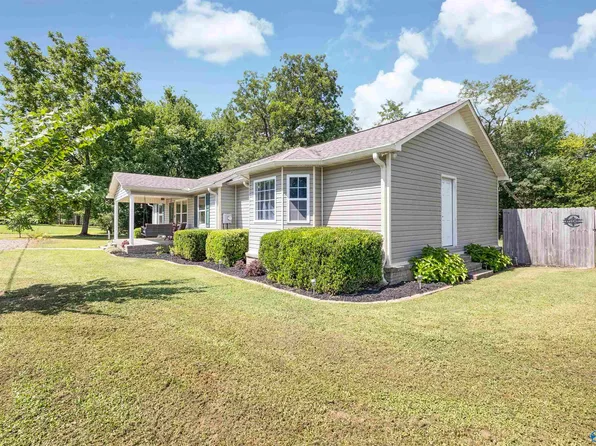 495 Mill Bluff Rd, Union Grove, AL 35175