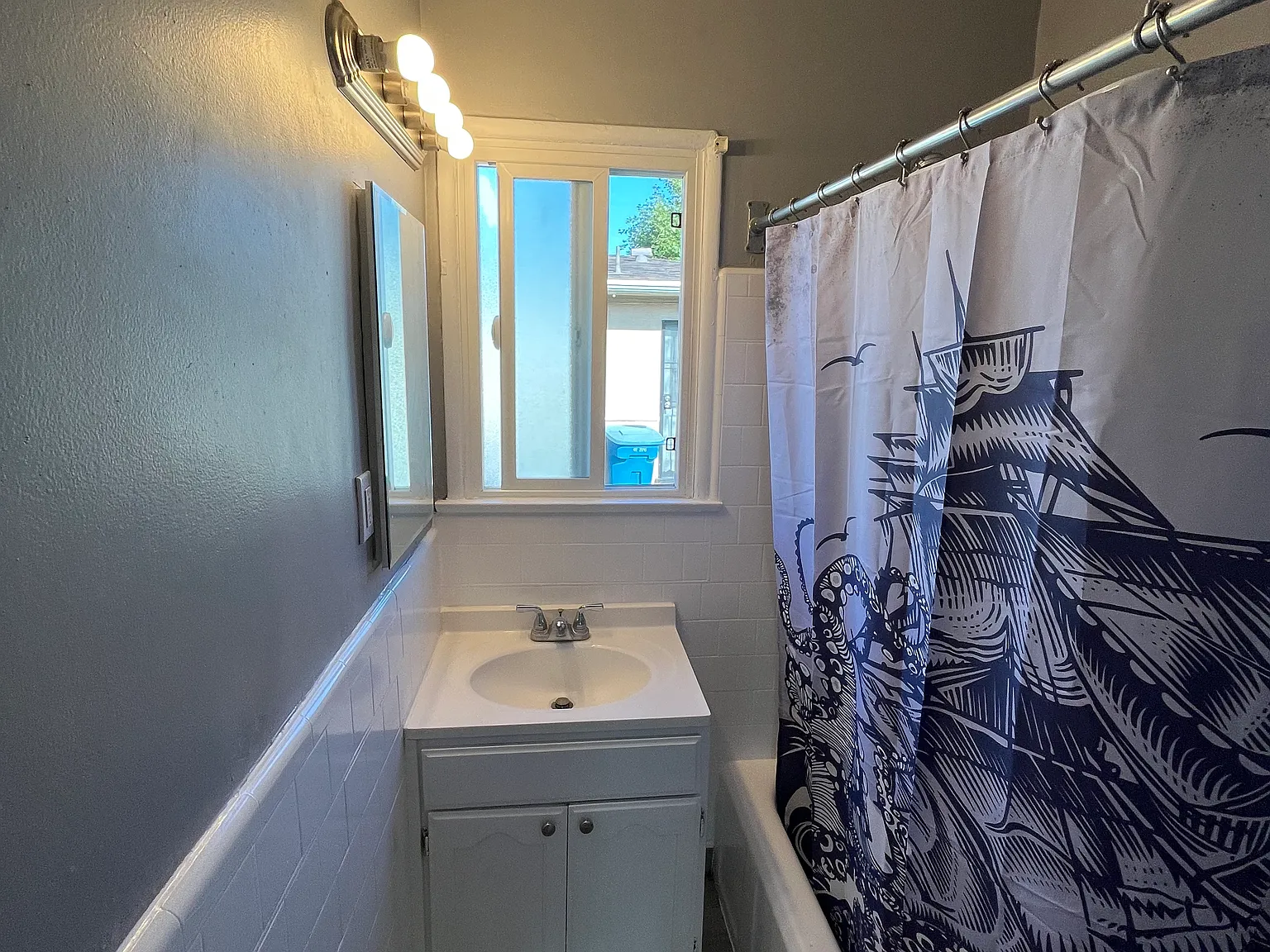 1 bed, 650 sqft, $2,100 — Photo 3