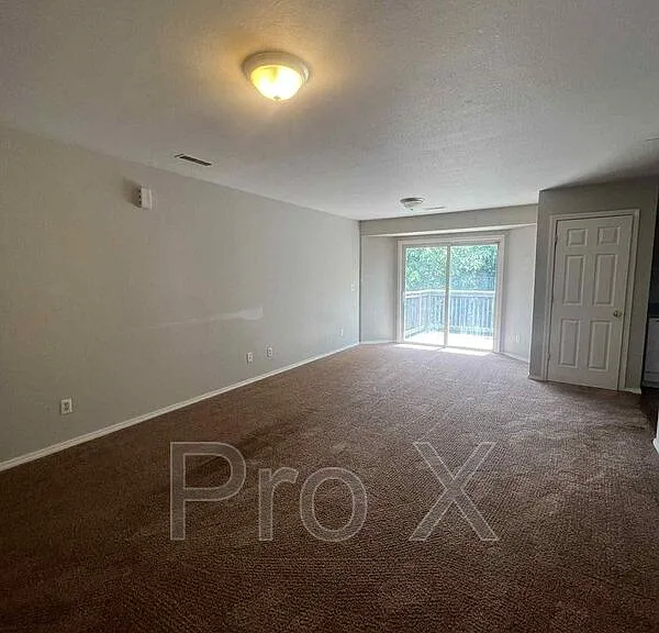 2216 E 8th St #3 — Photo 3