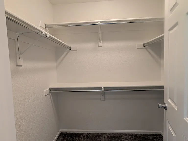 452 Black Feather Loop — Photo 18