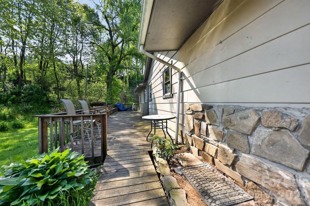 44 Dragonfly Ln, Whittier, NC - View 4