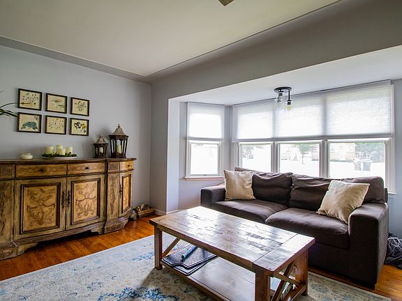 3rd image of 4855 Robert St