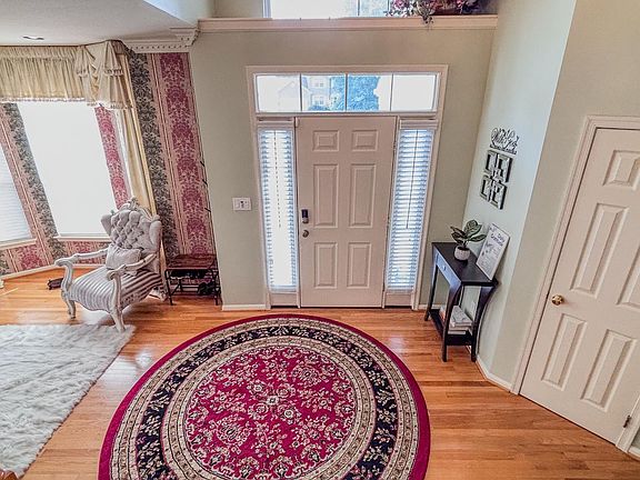 3rd image of 8 Hartsdale Ct