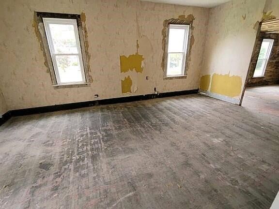 3rd image of 438 W Koplin Ave