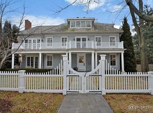 561 Glendale Ave, Winnetka, IL 60093