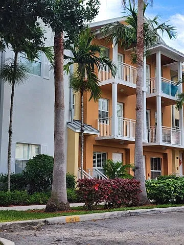 335 SW 13th Ter #335