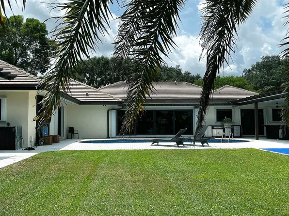 5125 Woodland Lakes Dr, Palm Beach Gardens, FL 33418