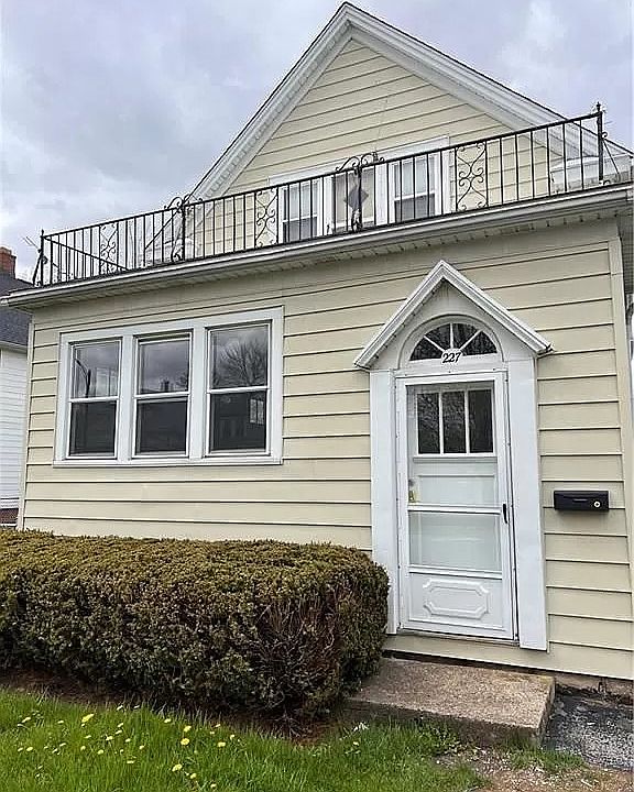 1st image of 227 Heath St