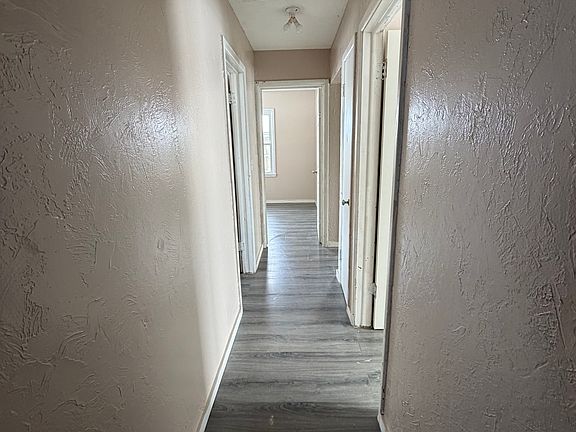 4th image of 1011 W Cloud St