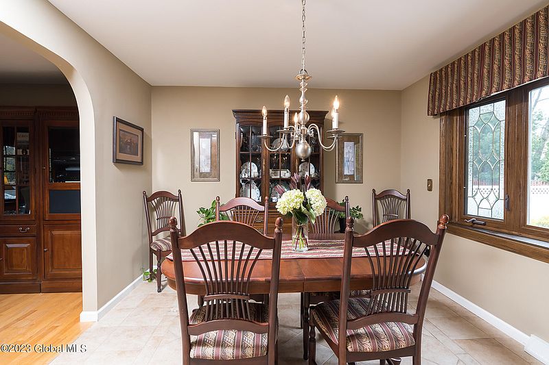 5th image of 17 Woodridge Street