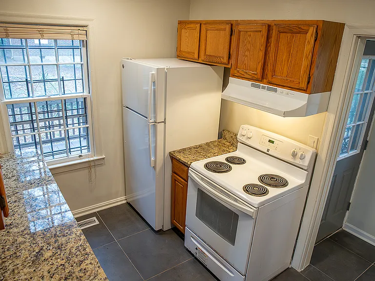 1585 N Columbia Pl — Photo 11
