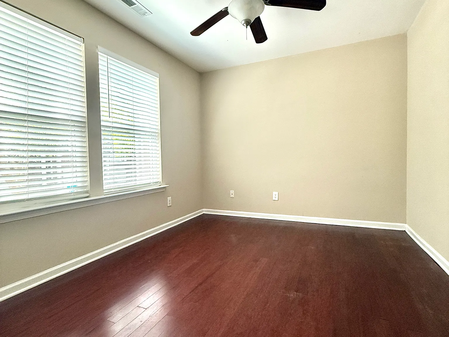 3 bed, 3.5 bath, 1751 sqft, $1,875 — Photo 4