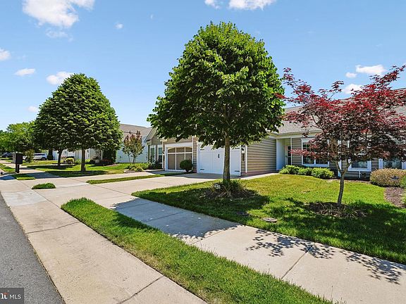 3rd image of 165 Hyannis Pl