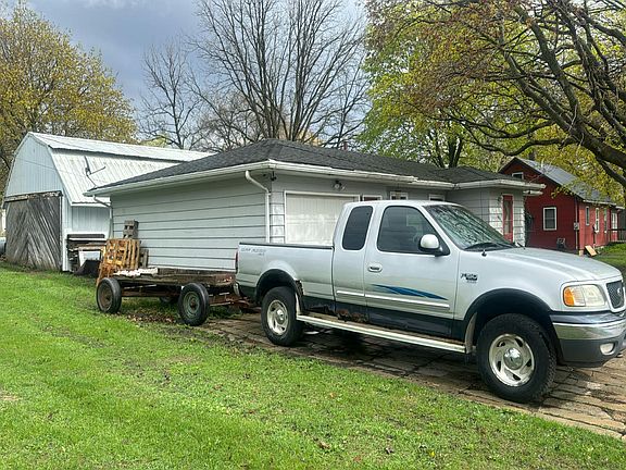 3rd image of 604 9th St
