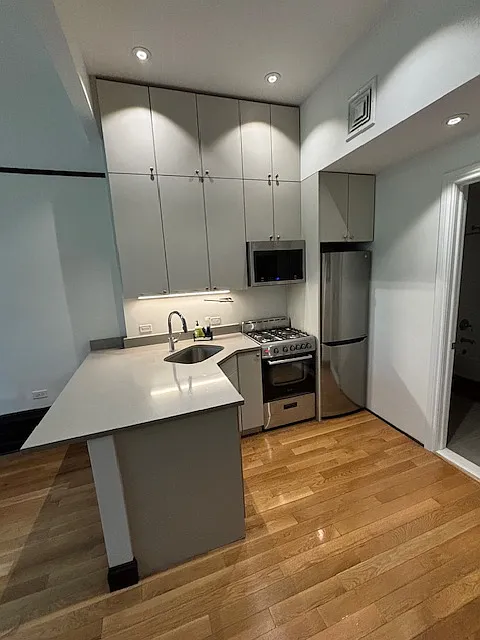 Building Photo - 335 W 71st St #2A