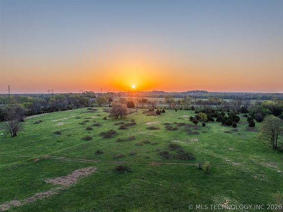 2nd image of 570 E 1120th Rd