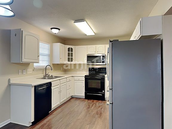 3rd image of 555 Whistling Swan Dr