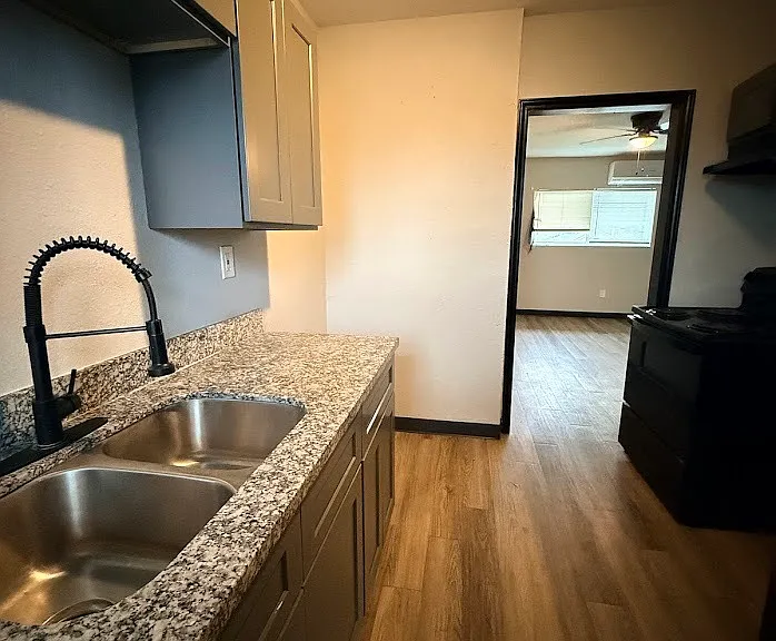 7210 Dahlia St — Photo 50