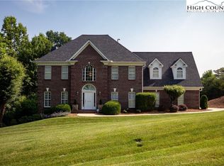 3286 Eagle Heights Cir, Lenoir, NC 28645