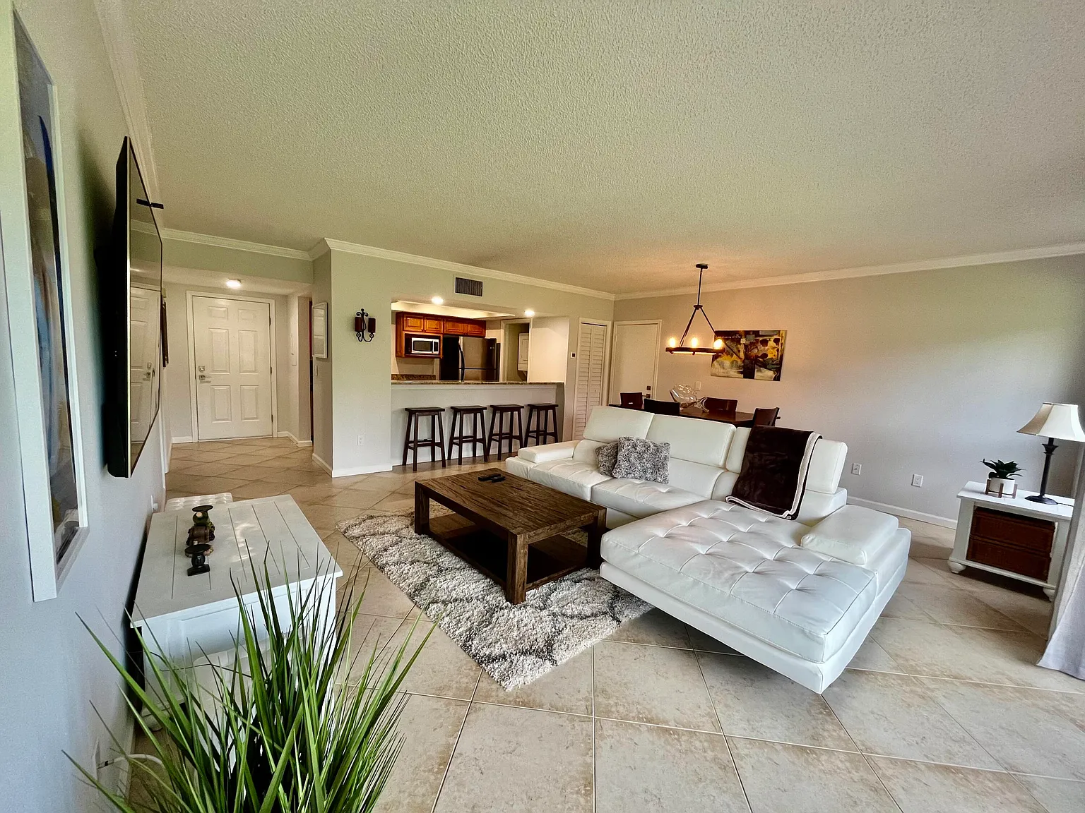1 bed, 1.0 bath, 900 sqft, $5,000 — Photo 2
