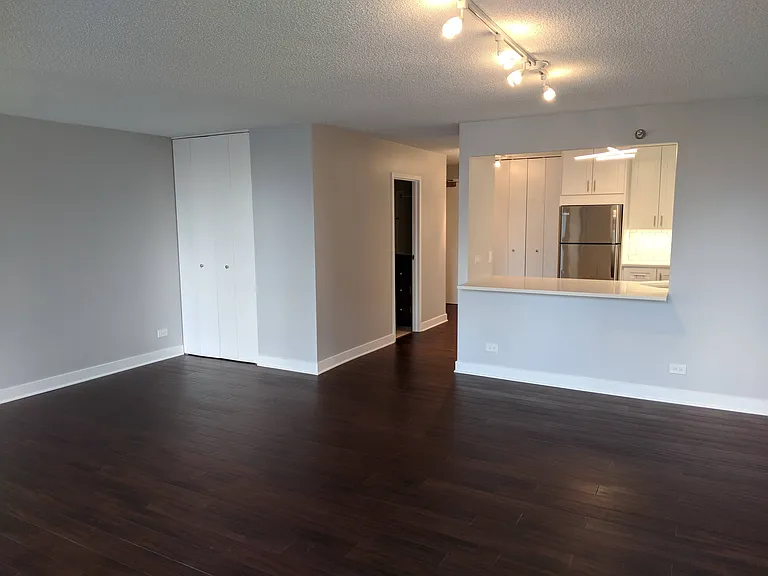 70 W Huron St #12 — Photo 3