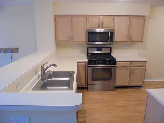 4th image of 8954 Heathwood Cir #C1