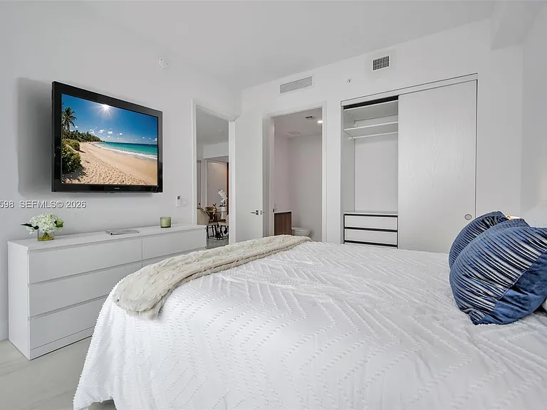 17550 Collins Ave #1003 — Photo 19