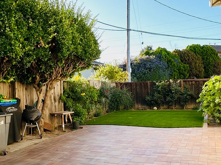 locked backyard, shared by all four families, can put your own bbq.