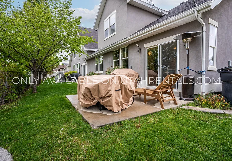1777 W Yarrow Dr — Photo 6