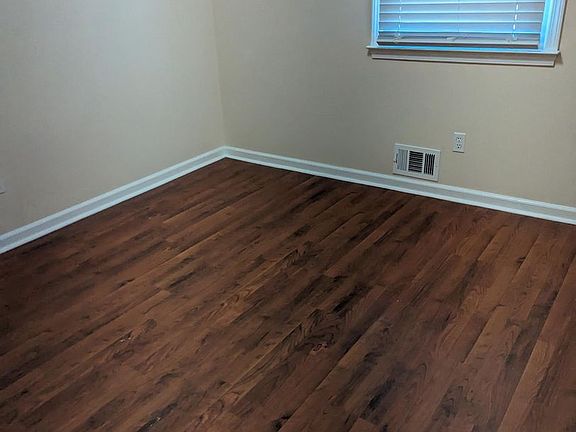 5th image of 108 Wedgewood Ct