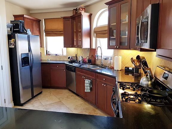 3rd image of 11280 La Maida St Unit 302