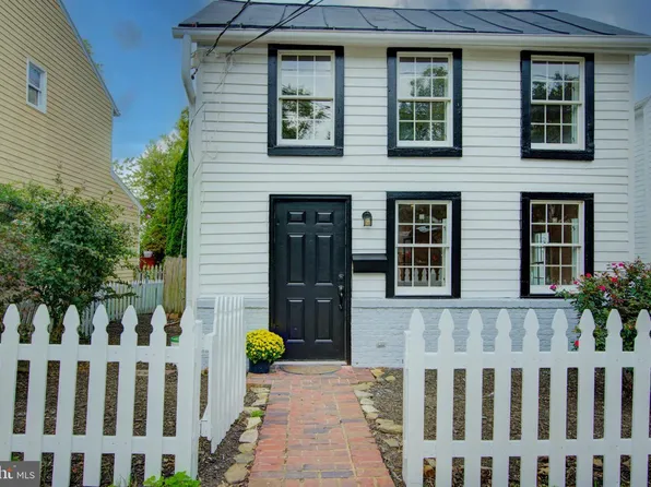 221 South St SE, Leesburg, VA 20175