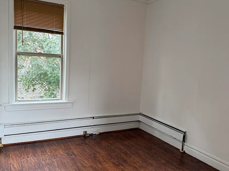 103-105 Devon St #1R — Photo 7
