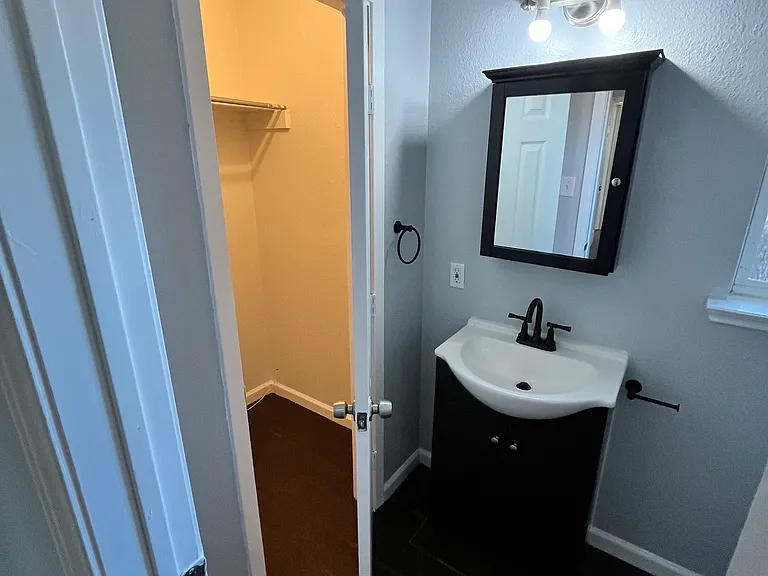 1143 Wilbur St — Photo 11