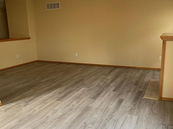 3rd image of 418 Parkwood Dr