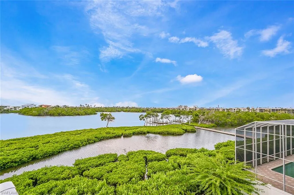 2 bed, 2.0 bath, 1377 sqft, $7,500 — Photo 3