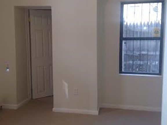 3rd image of 4018 Ditmars Blvd