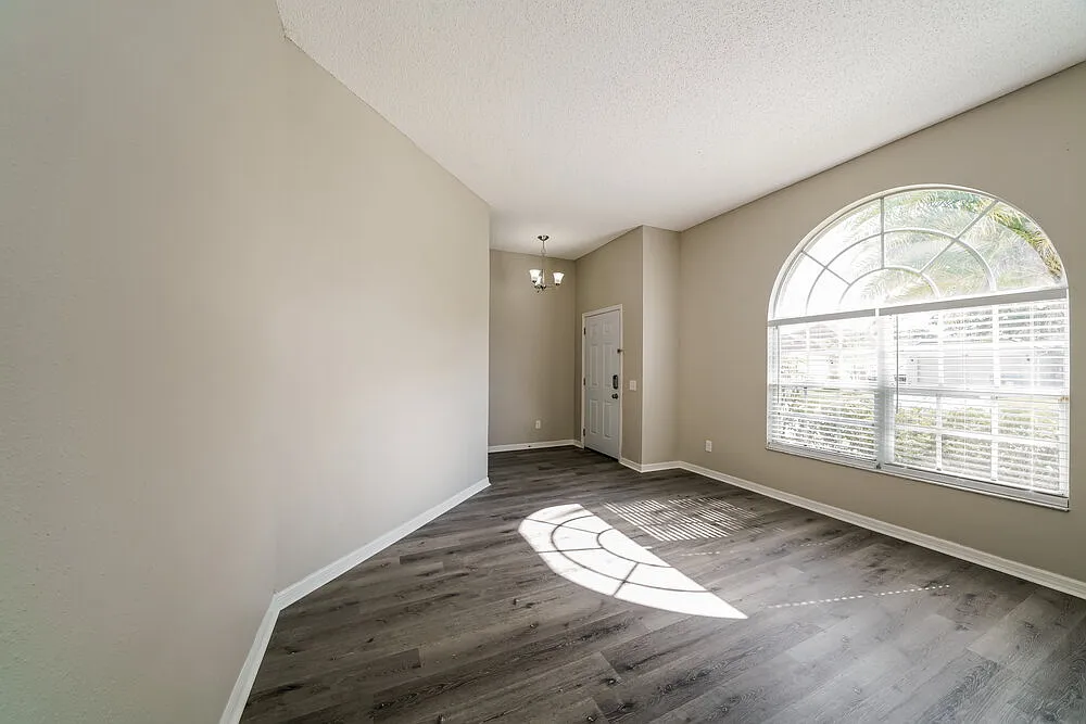 3 bed, 2.0 bath, 1710 sqft, $2,485 — Photo 3