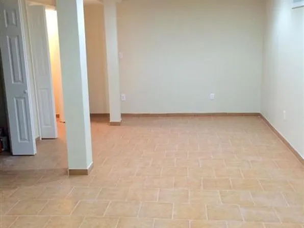 2444 Crescent St, Astoria, NY 11102