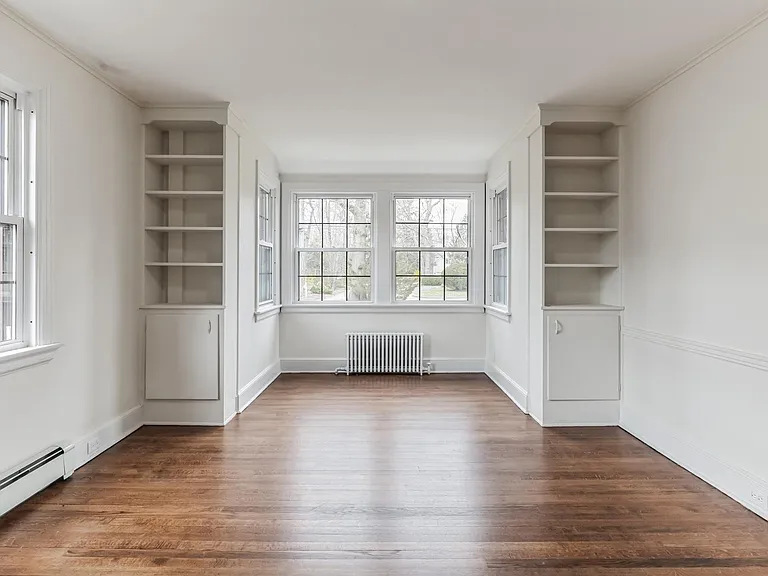 60 Maple Ave — Photo 12