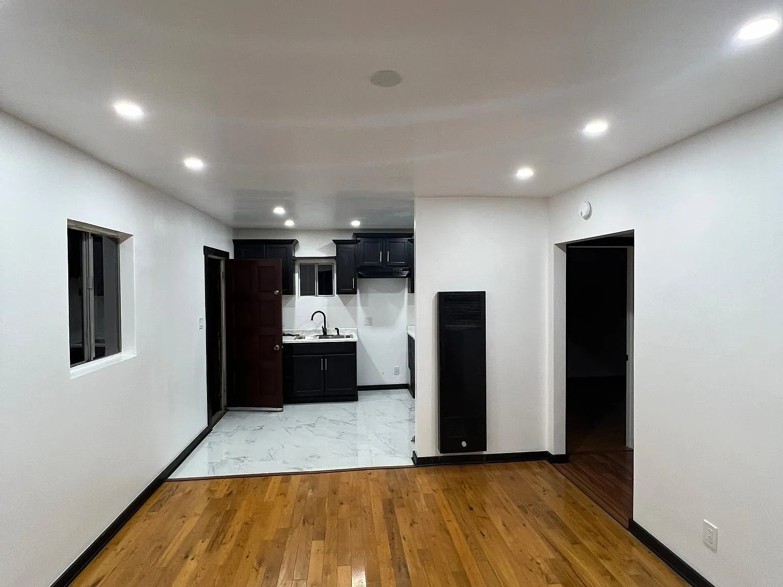 421 E Century Blvd — Photo 3