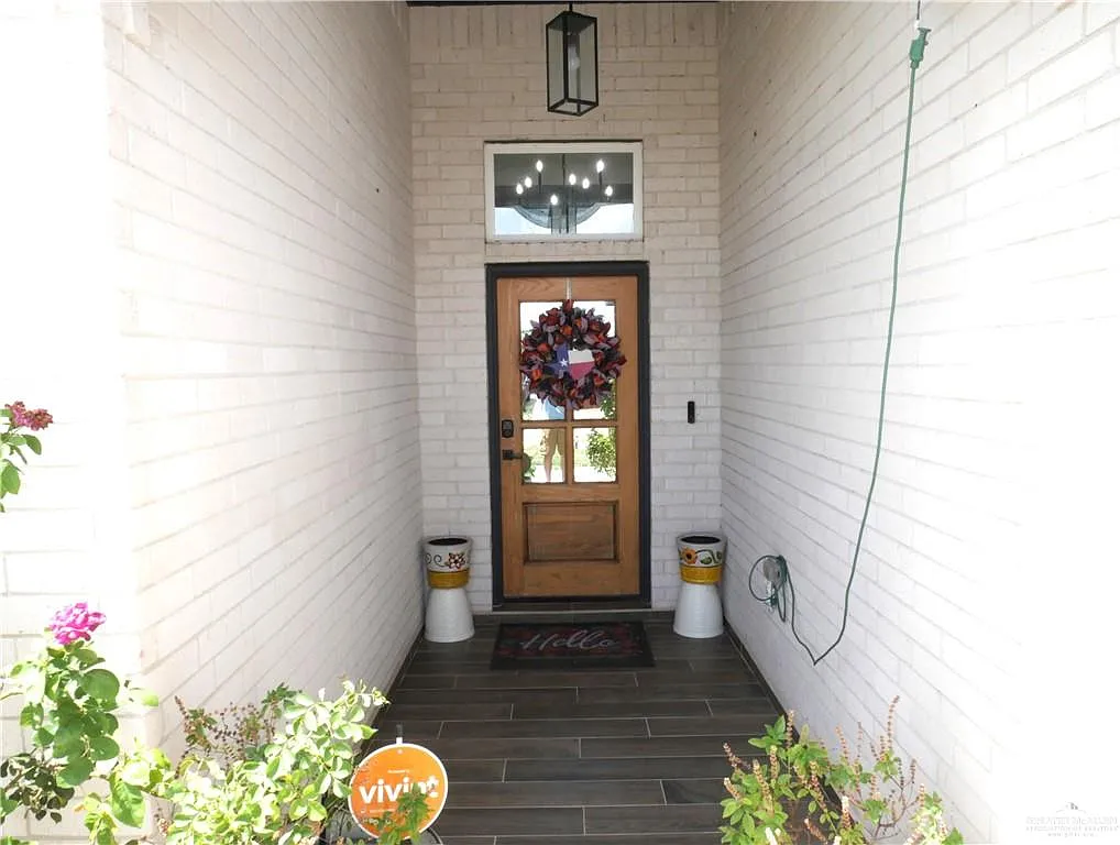 3 bed, 2.5 bath, 1919 sqft, $2,500 — Photo 4