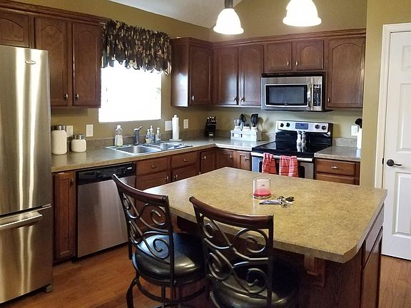 3rd image of 203 Blossom Ct
