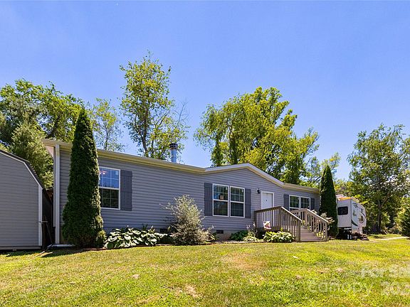3rd image of 27 Carolina Mountain Dr