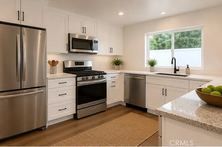 2 bed, 800 sqft, $3,800 — Photo 2