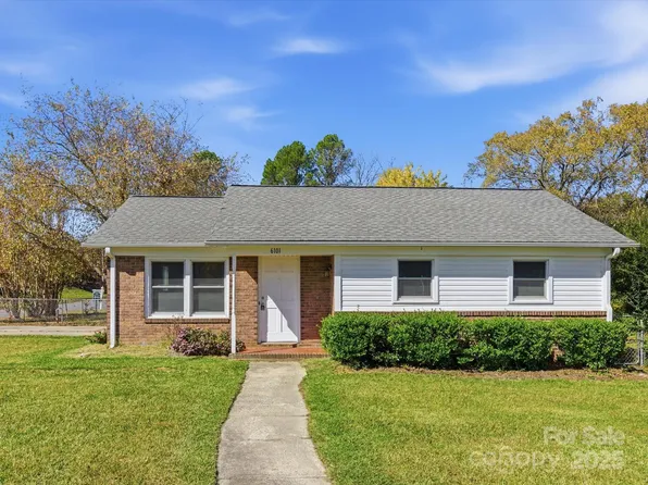 6101 Clearwater Dr, Indian Trail, NC 28079