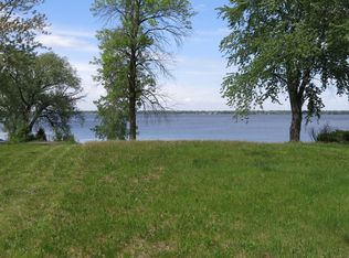 3798 Leonard Point Rd, Oshkosh, WI 54904