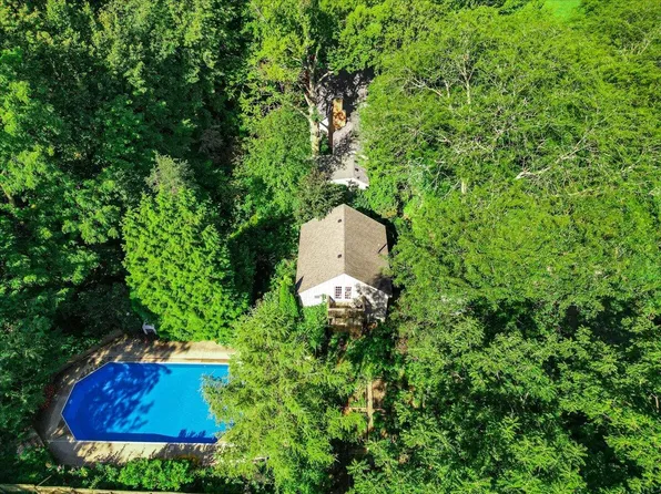 104 Mount Tabor Rd, Buchanan, MI 49107