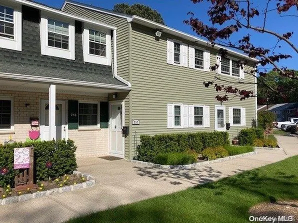 759 Village Drive #-, Hauppauge, NY 11788